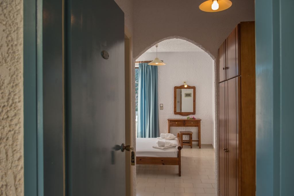 rooms-double-garden-view