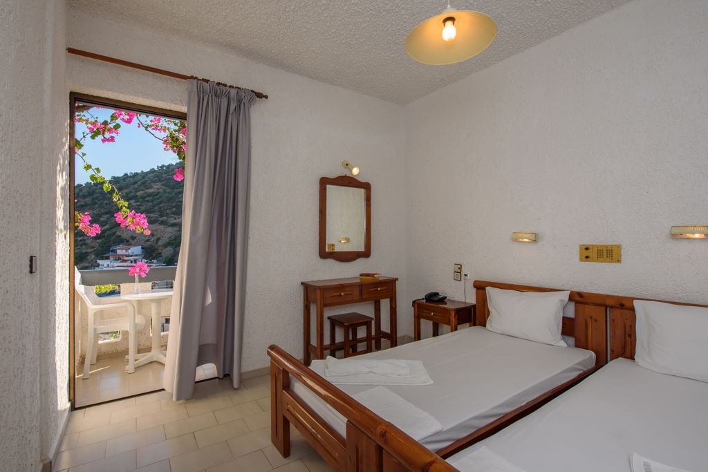 rooms-double-garden-view