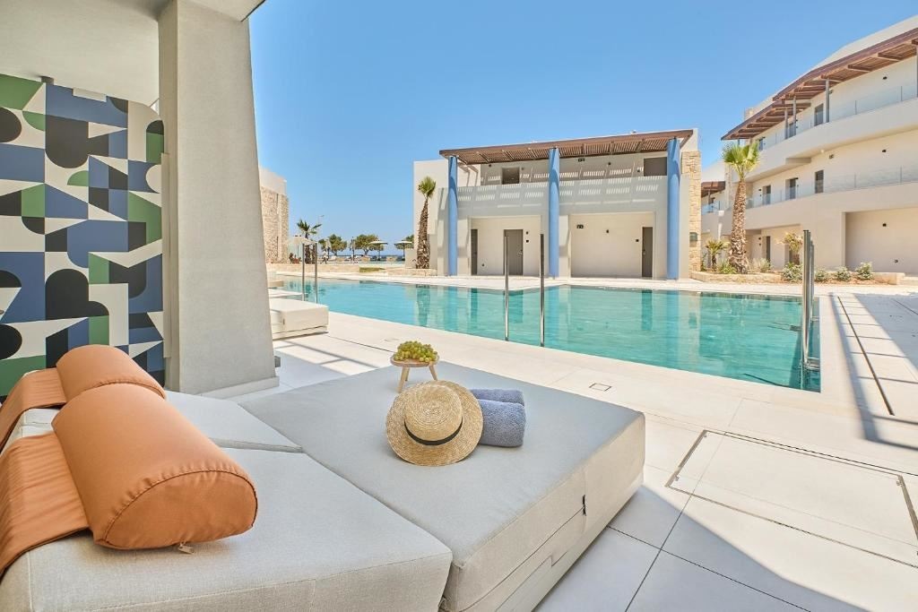 rooms-junior-suite-pure-luxe-swim-up