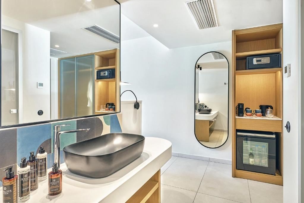 rooms-junior-suite-pure-luxe-garden-view