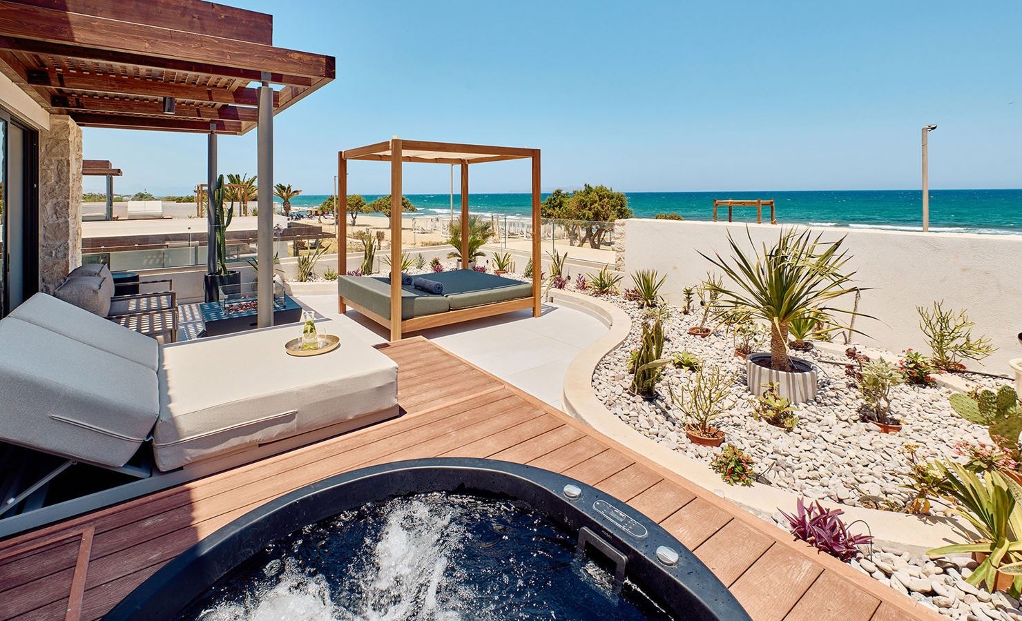 rooms-room-retreat-hydro-massage-tub--gazebo--direct-sea-view