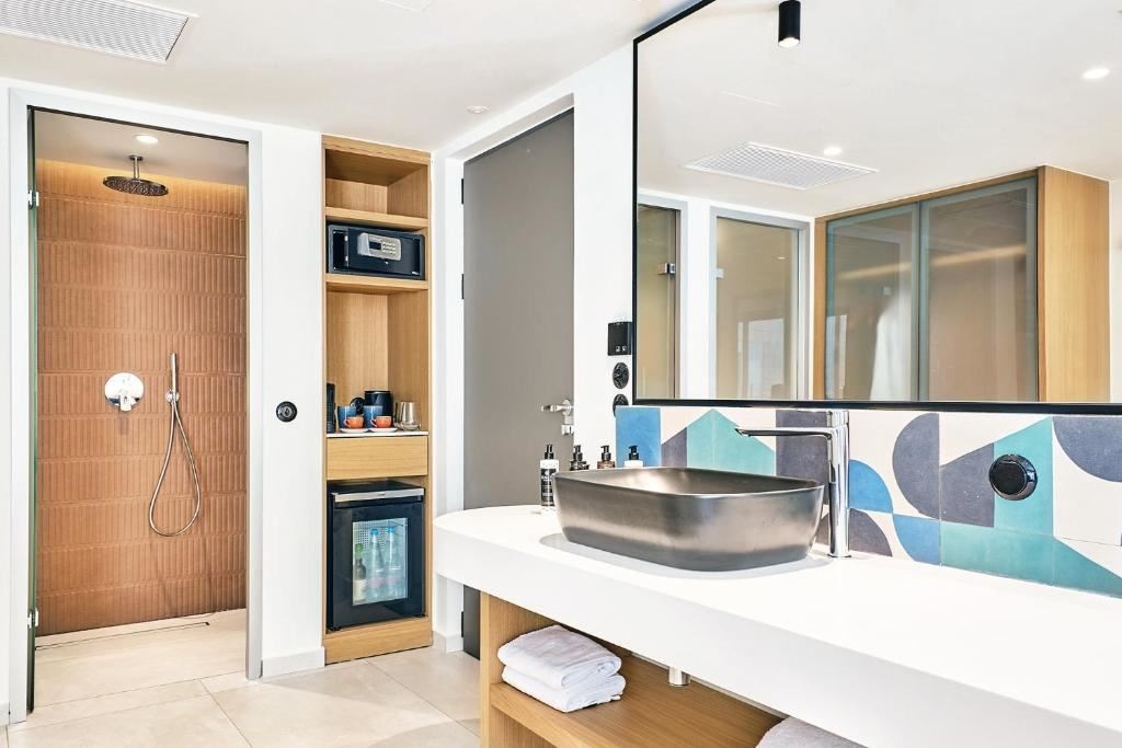 rooms-double-room-deluxe-roof-top--hydro-massage-tub