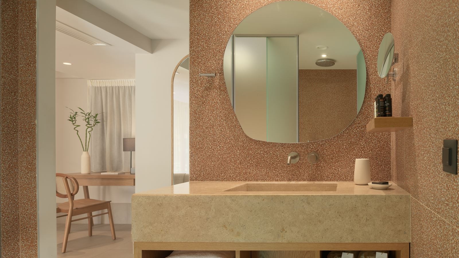 rooms-suit-junior-swim-up