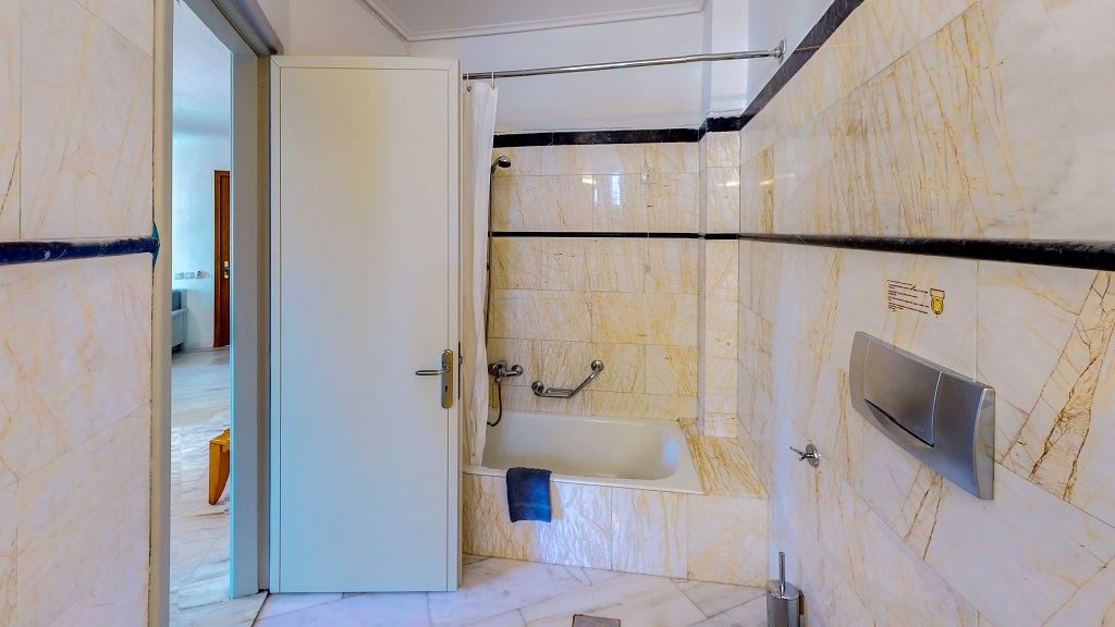 rooms-room-family-balcony-or-terrace