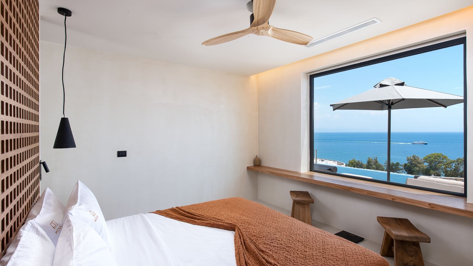 rooms-deluxe-suite-sea-view-with-private-pool