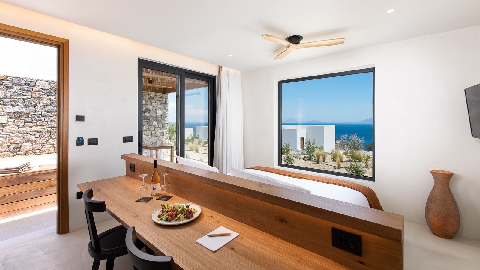rooms-junior-suite-sea-view-or-partial-sea-view-with-hot-tub