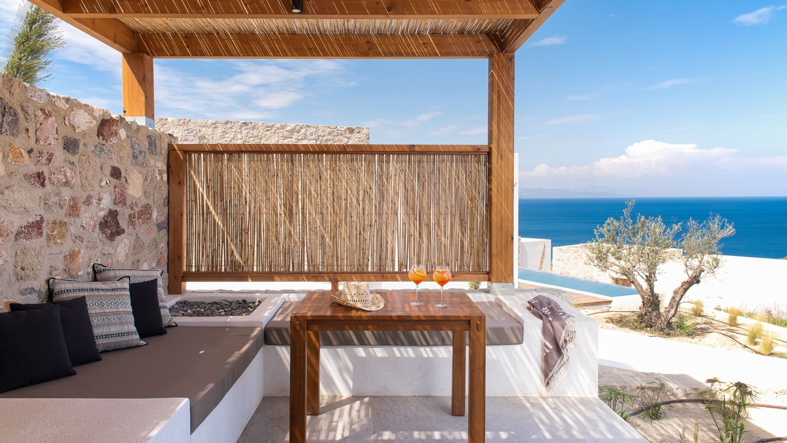 rooms-suite-sea-vie-with-private-pool