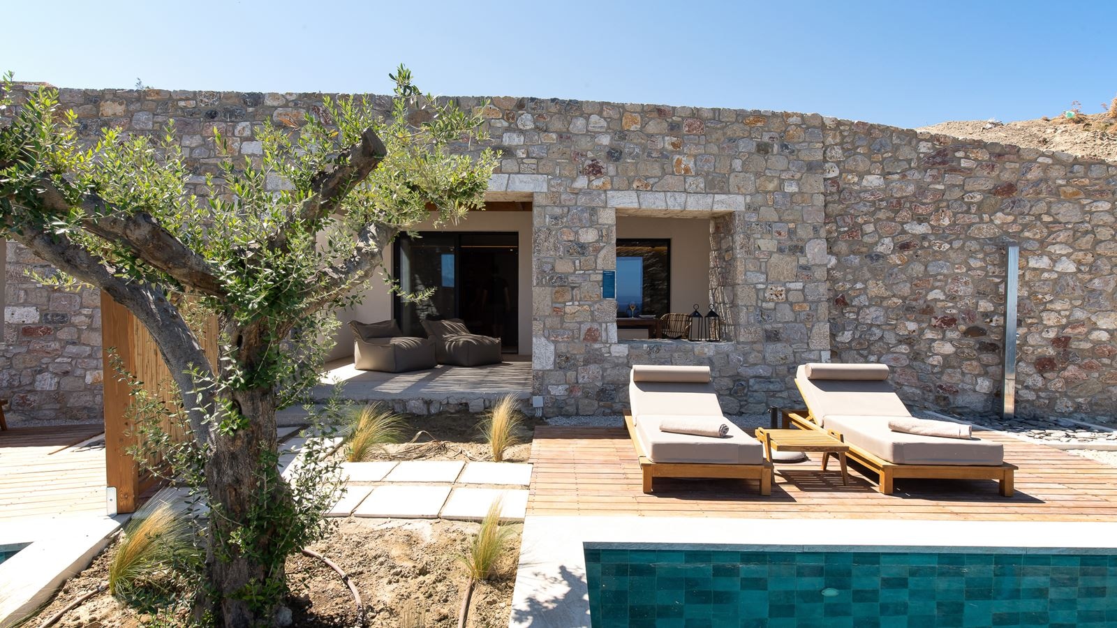 rooms-suite-sea-vie-with-private-pool