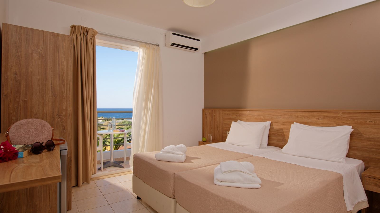 rooms-standard-double-room-land-view