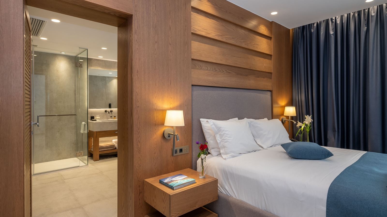 rooms-royal-family-suite-water-front