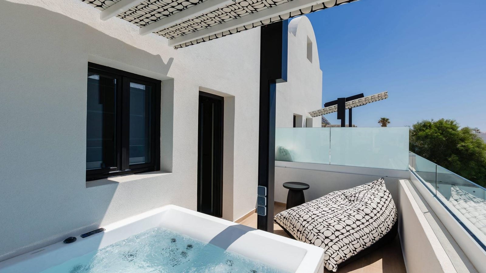 rooms-superior-double-with-outdoor-jetted-tub