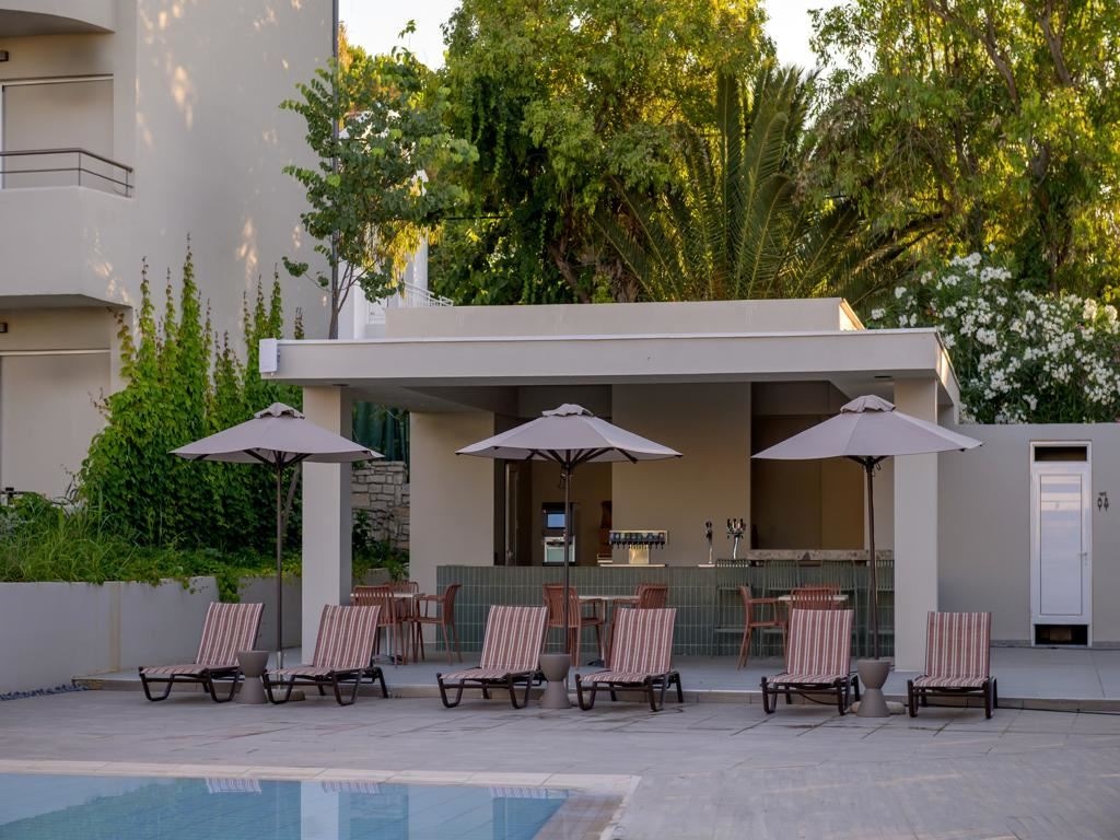 bars-ydor-main-bar-by-the-pool