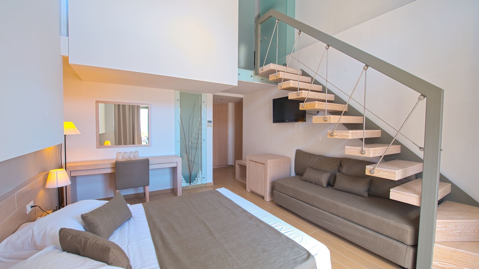 rooms-bi-level-garden-view