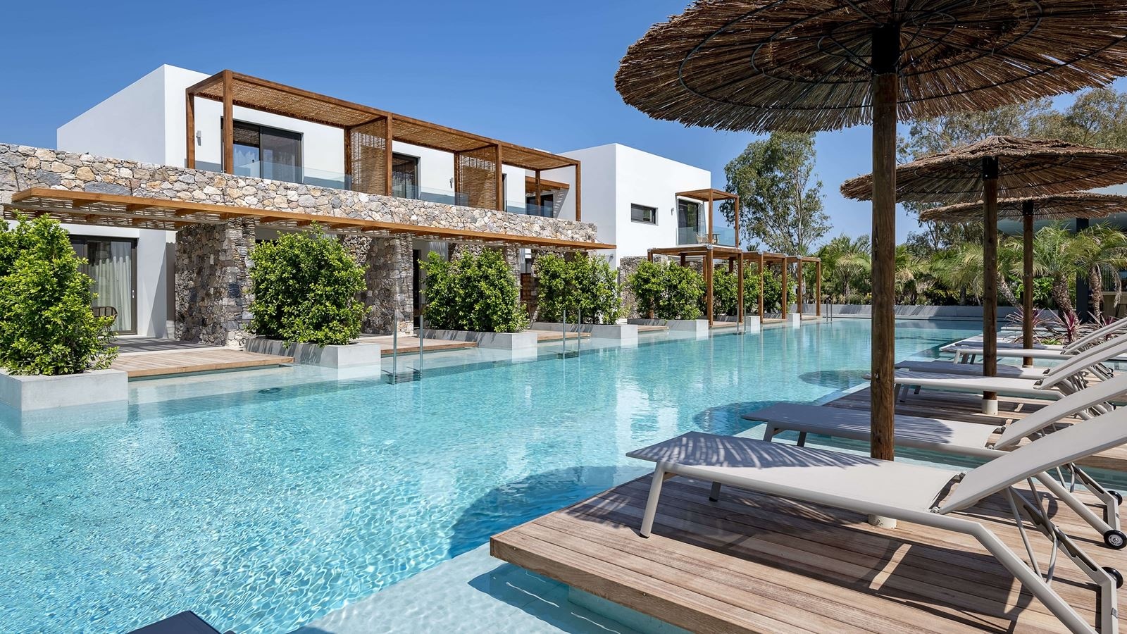 rooms-junior-suite-first-floor--pool-view-with-balcony