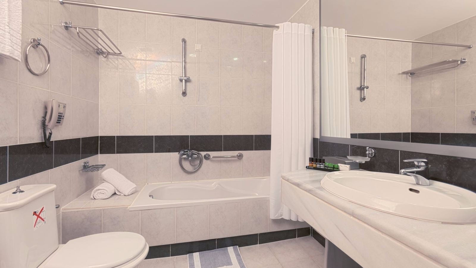 rooms-renovated-executive-suite-sea-view