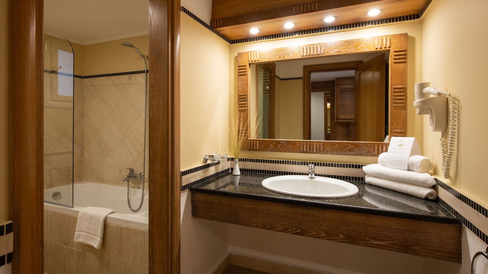 rooms-maisonettes-garden-view