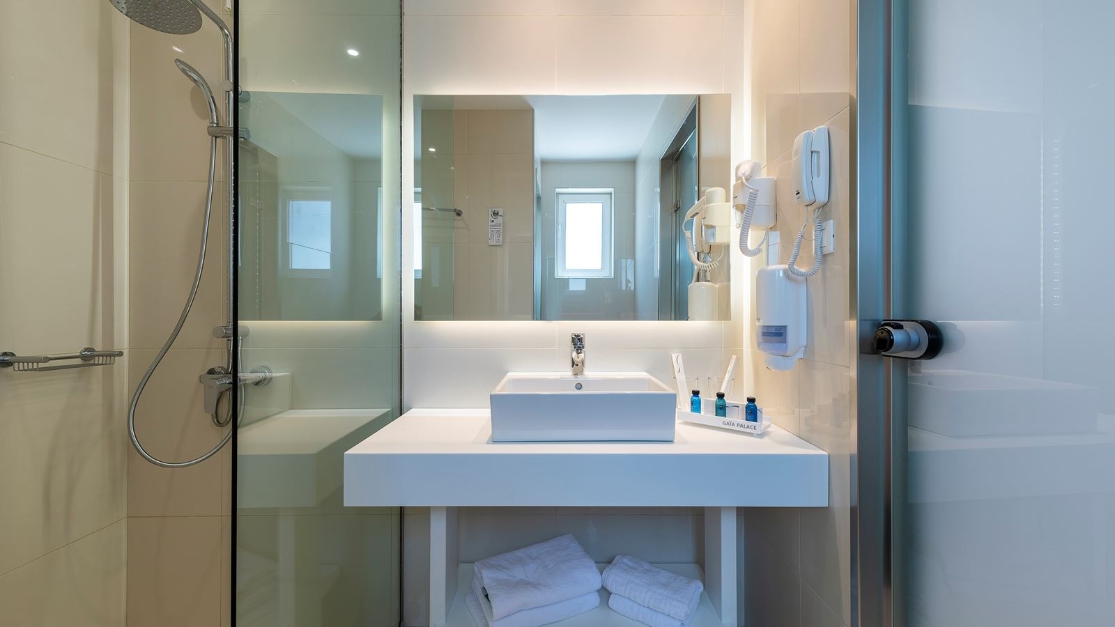 rooms-deluxe-double-room