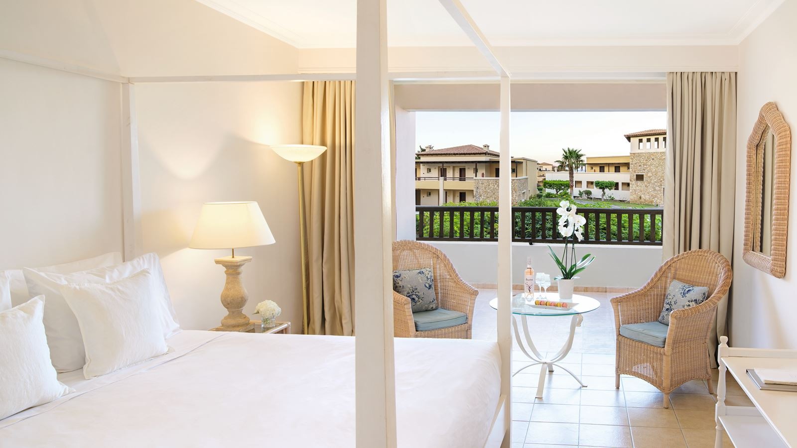 rooms-family-room-garden-view