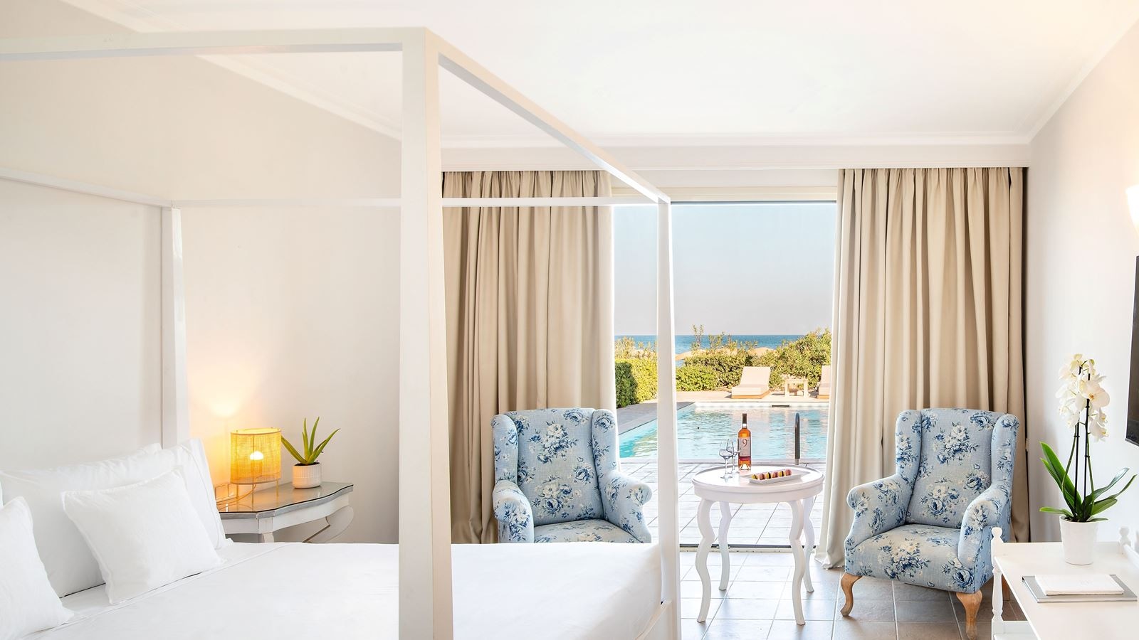 rooms-famous-family-bungalow-first-row-private-pool