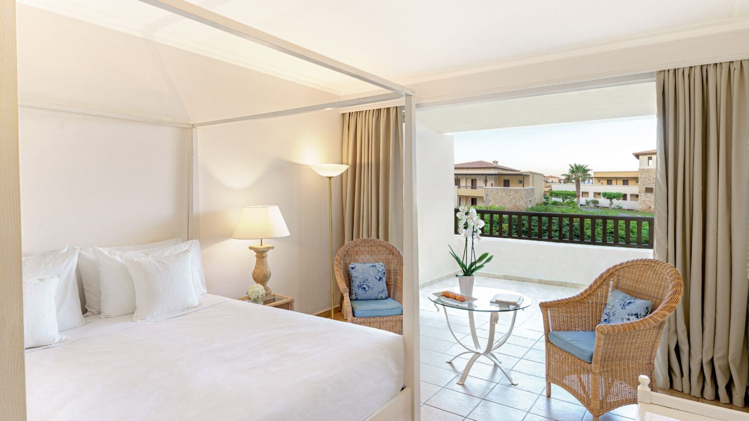 rooms-family-room-garden-view