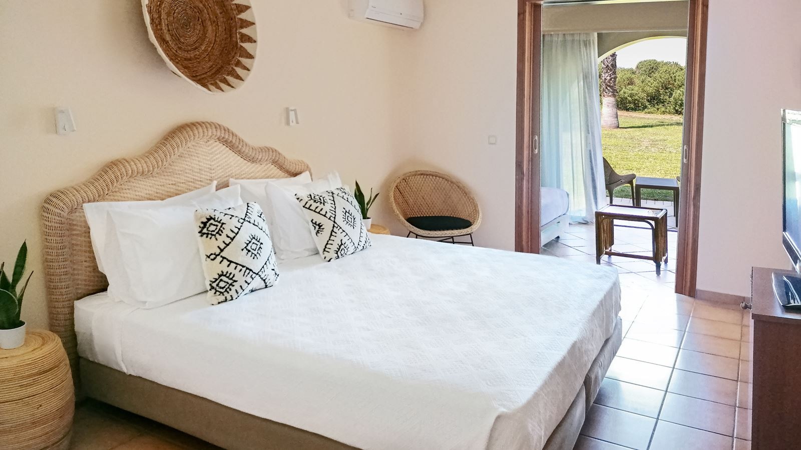 rooms-family-bungalow-fields-view