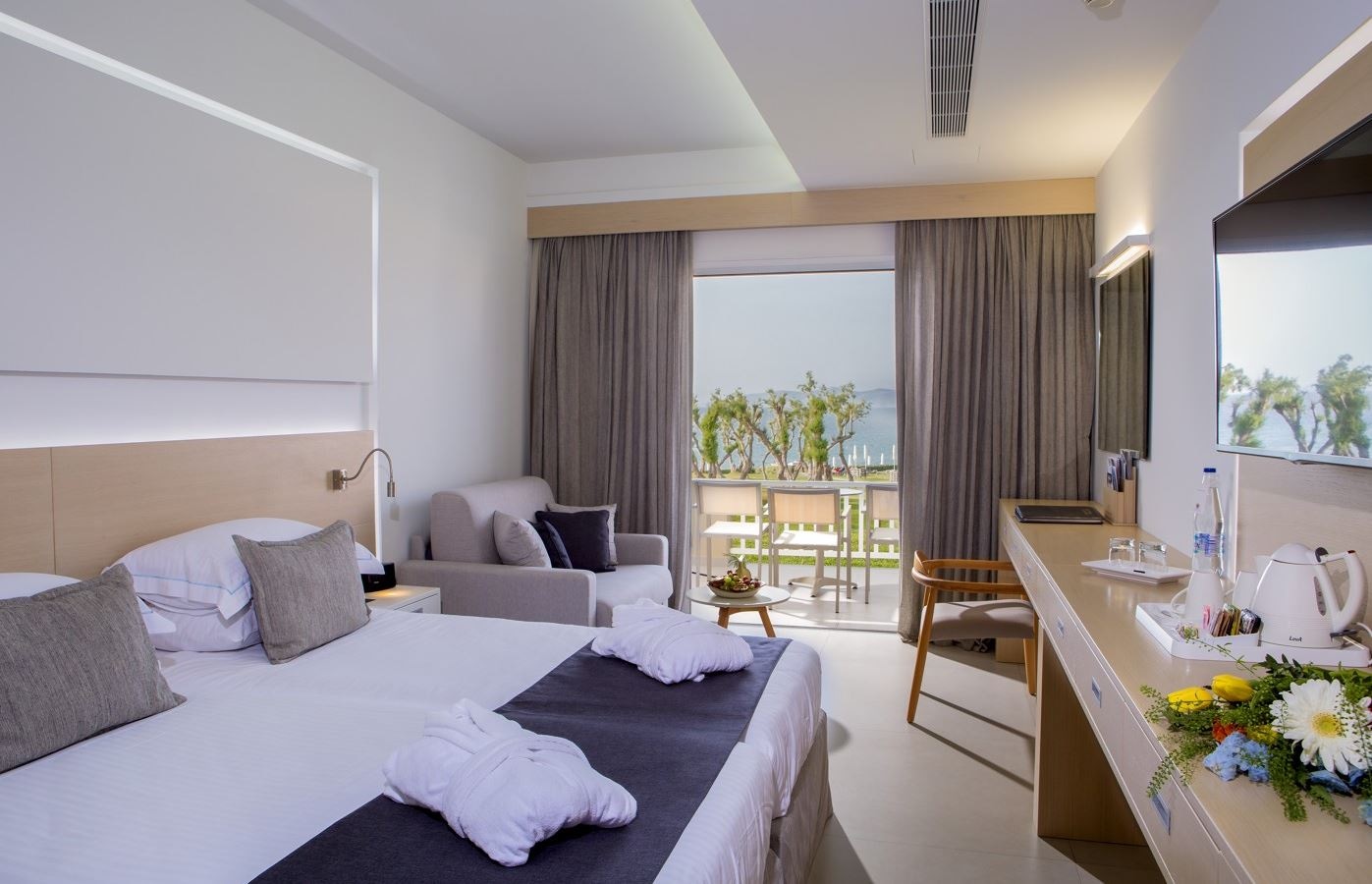 rooms-deluxe-twin-sea-view-room-with-balcony-or-terrace