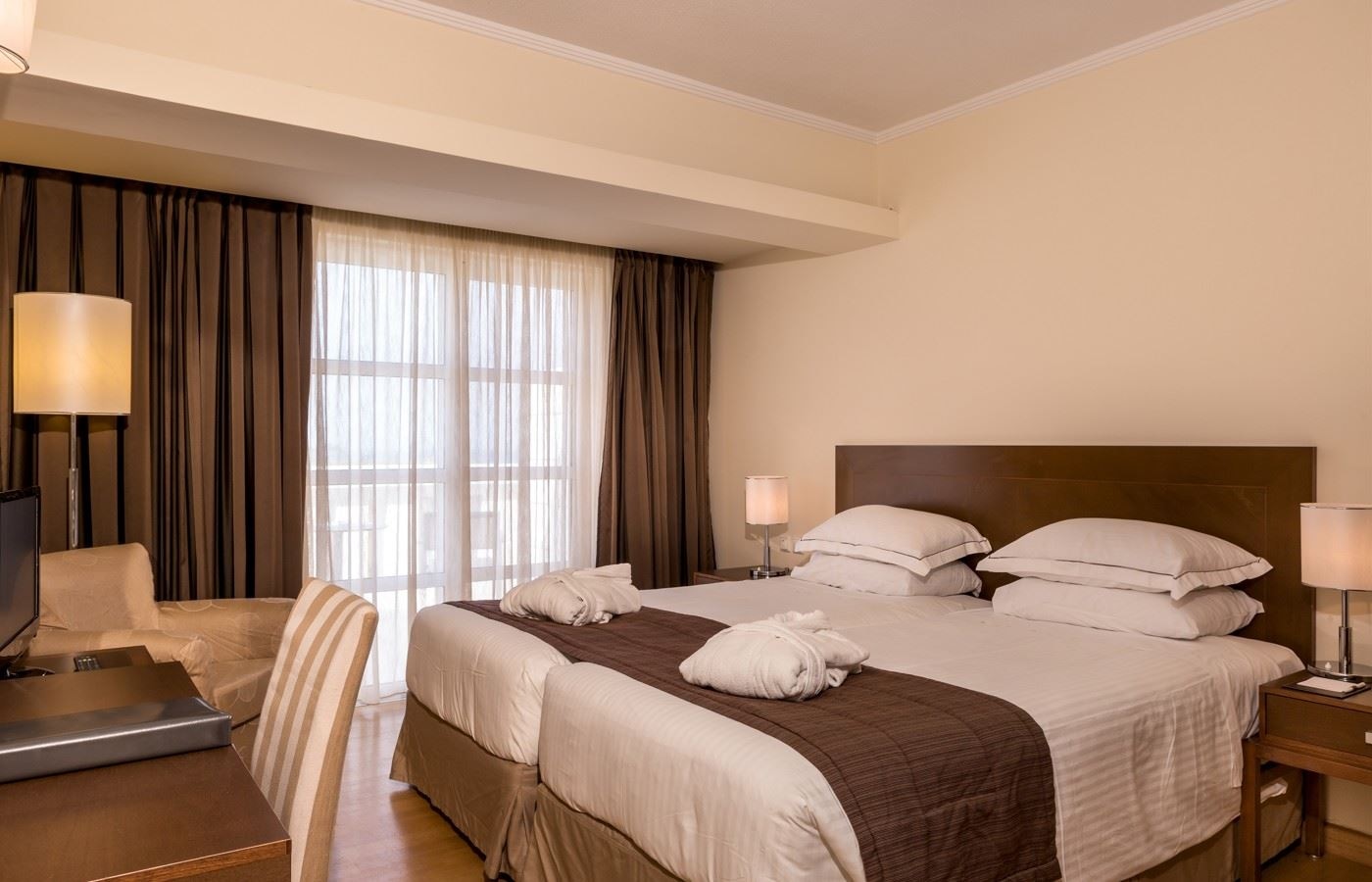 rooms-superior-apartment-1-bedroom-balcony-or-terrace