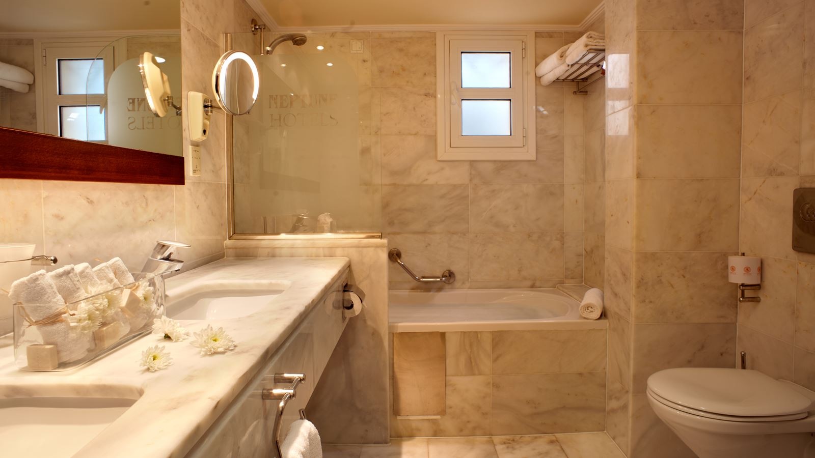 rooms-one-bedroom-suite-with-balcony-or-terrace