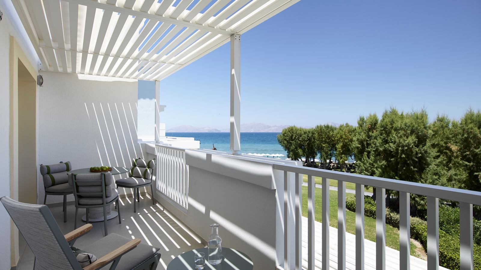 rooms-luxury-suite-one-bedroom-sea-view-balcony-or-terrace