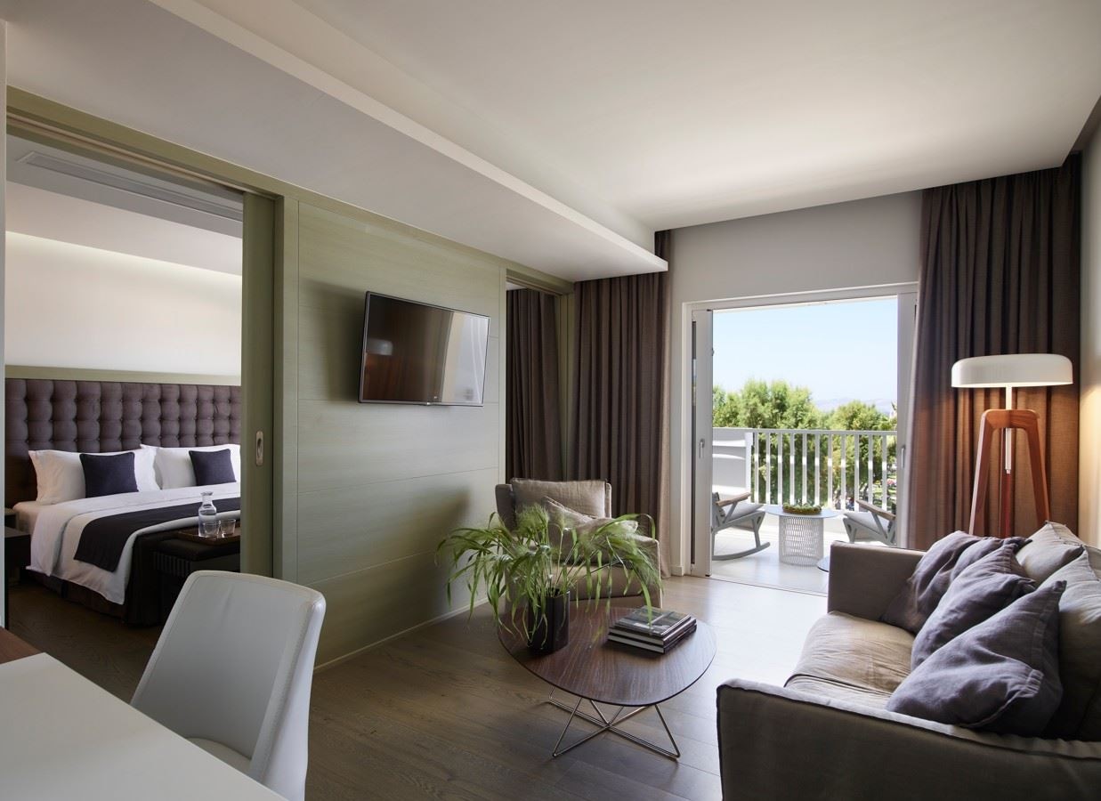 rooms-luxury-suite-one-bedroom-sea-view-balcony-or-terrace