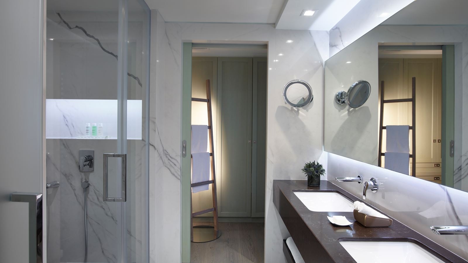 rooms-luxury-suite-one-bedroom-sea-view-balcony-or-terrace