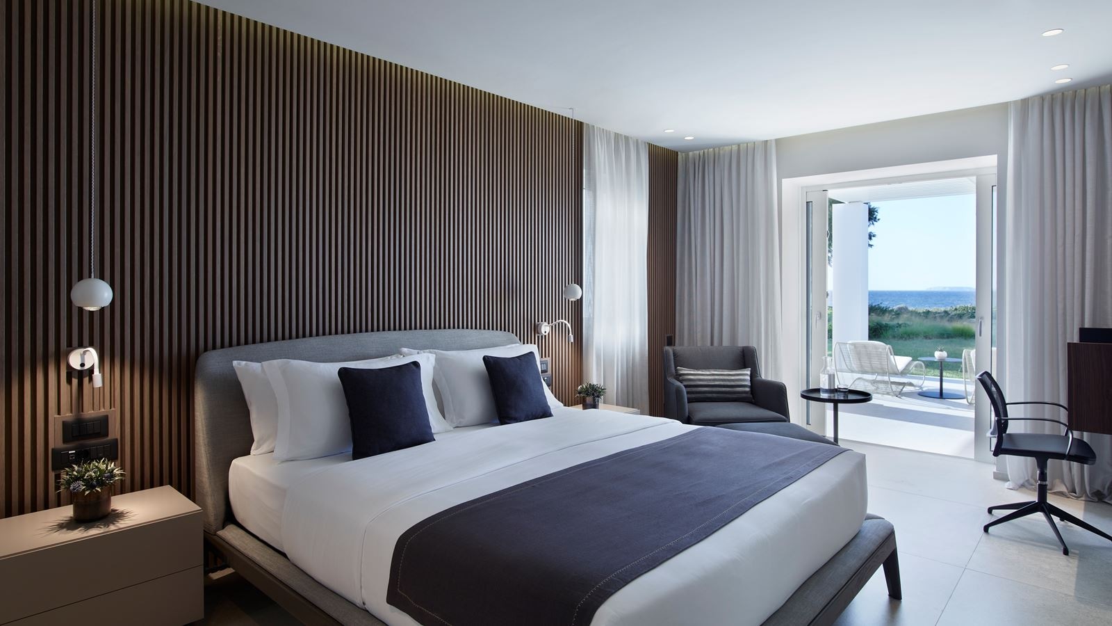 rooms-luxury-suite-2-bedrooms-seaview-balcony-or-terrace