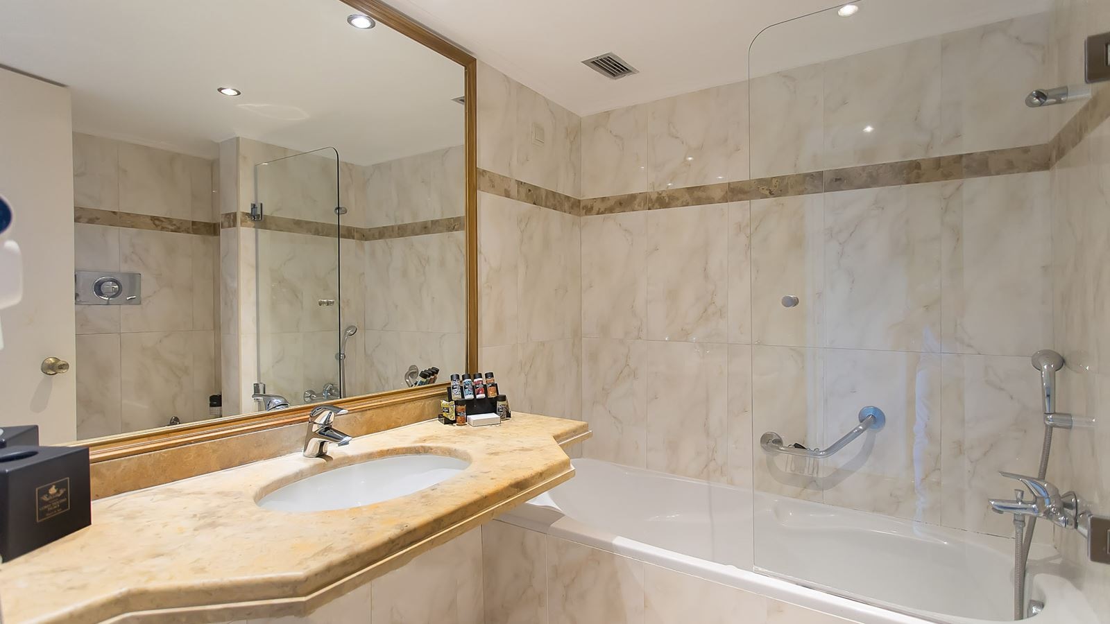 rooms-superior-twin-lake-view