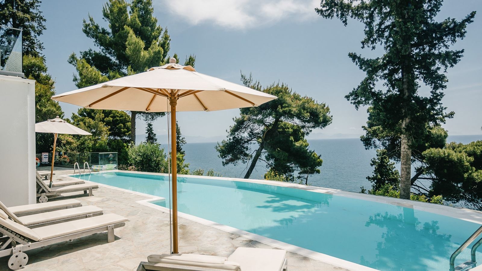 rooms-superior-bungalow-sea-view-with-sharing-pool