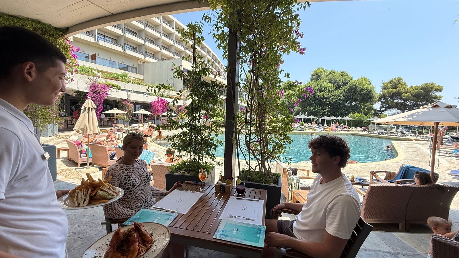 restaurants-almira-pool-bar-restaurant