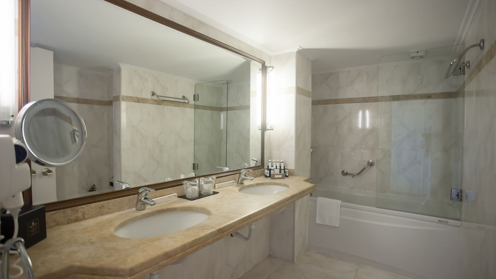 rooms-one-bedroom-suite-sea-view