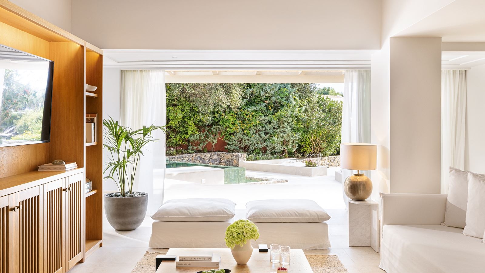 rooms-6bedroom-beachfront-villa-private-pools