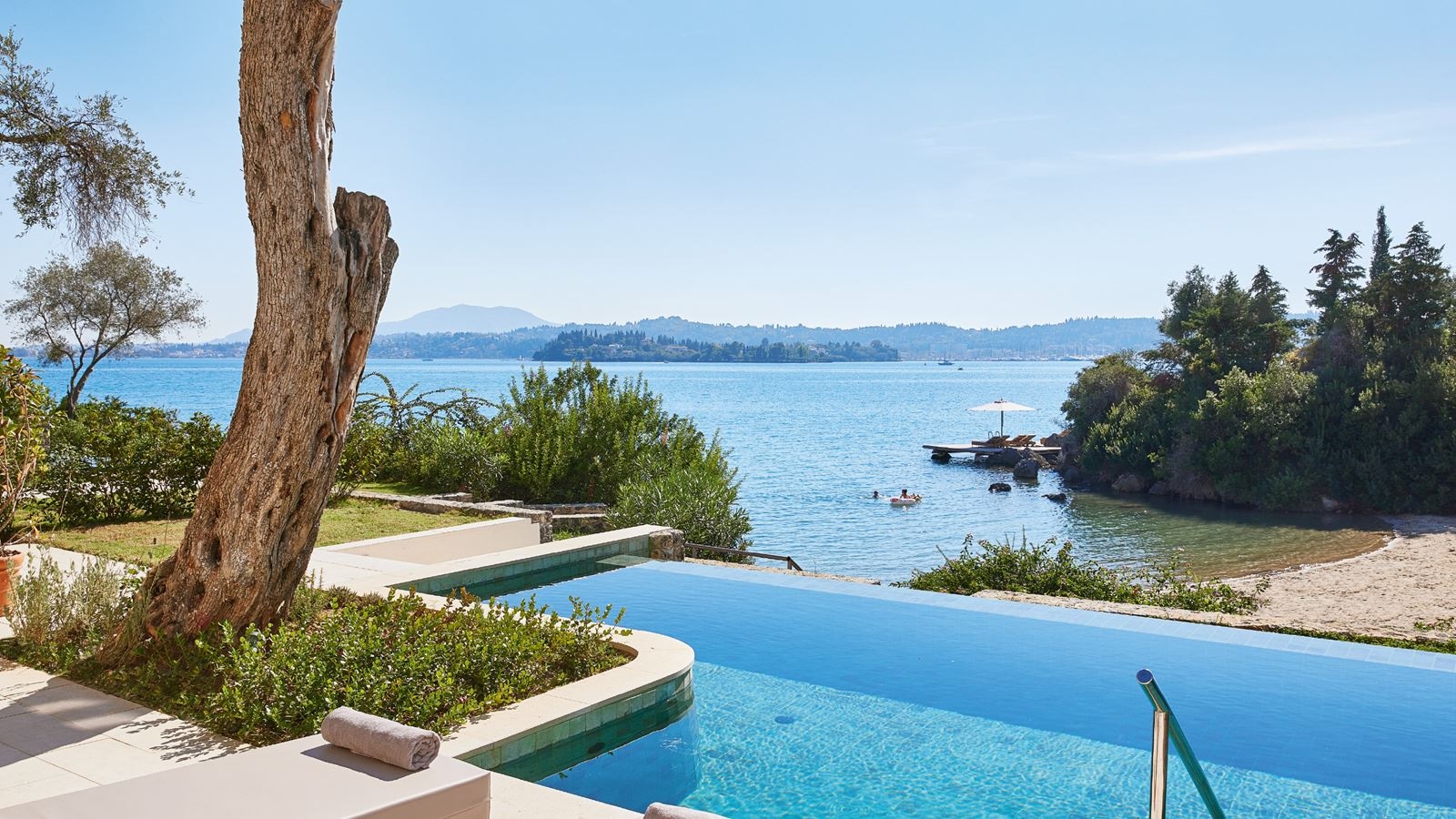 rooms-3bedroom-beachfront-villa-private-pool