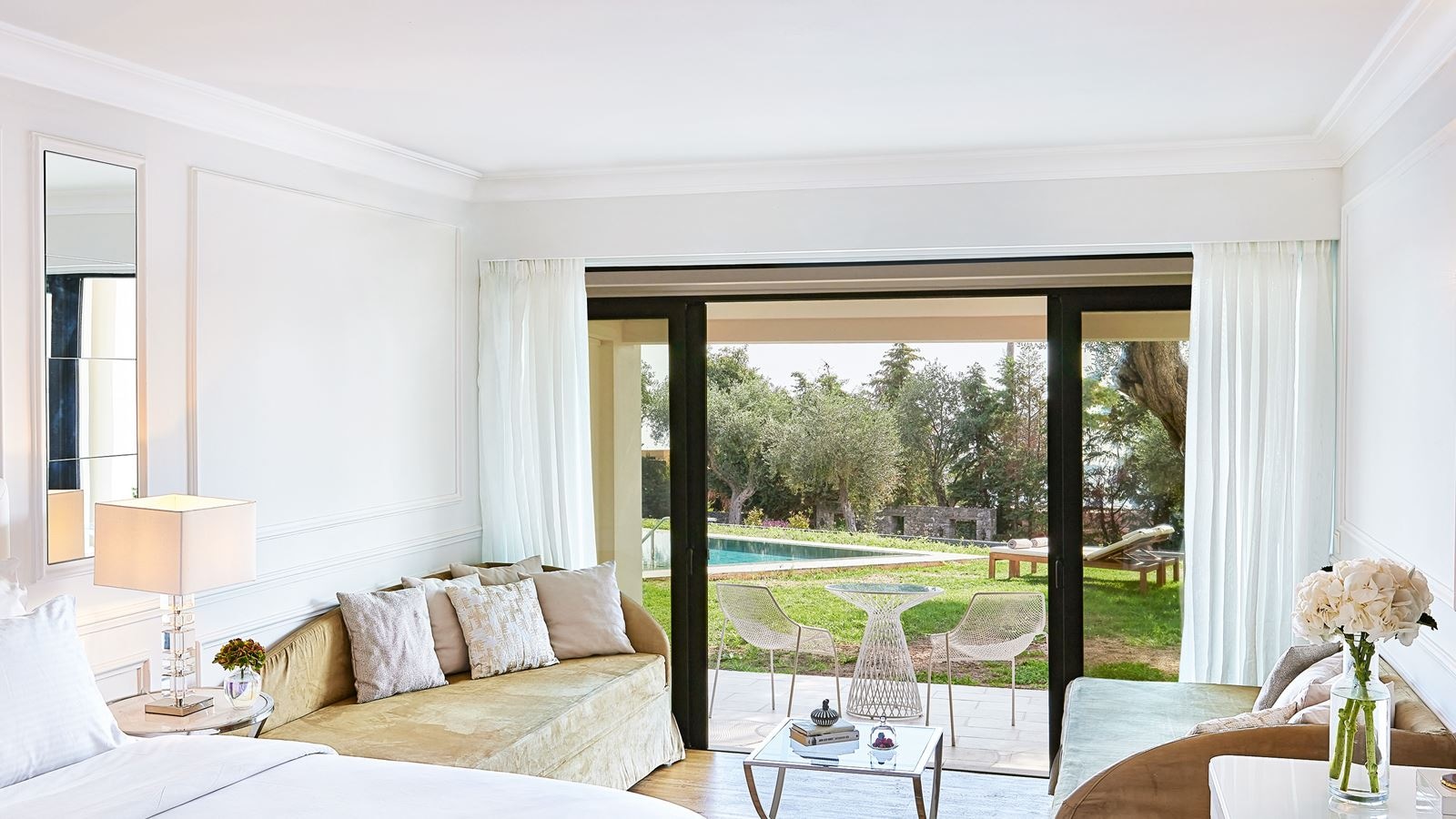 rooms-family-bungalow-open-plan-sharing-pool-ground-floor