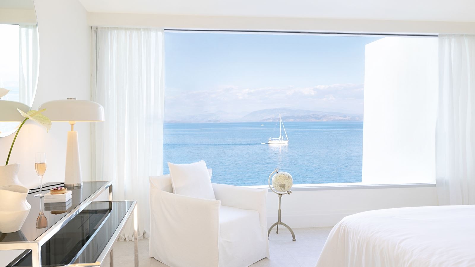 rooms-maisonette-on-the-rocs-waterfront