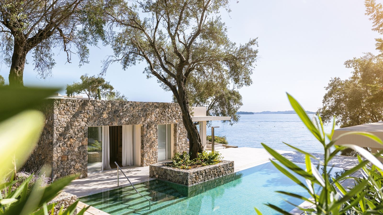 rooms-2bedroom-villa-waterfront-private-pool--private-beach