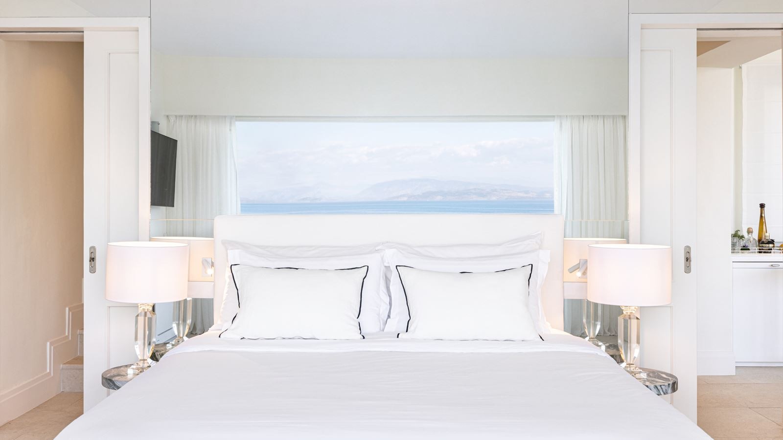 rooms-palazzo-di-lago-private-pool-on-the-rocs