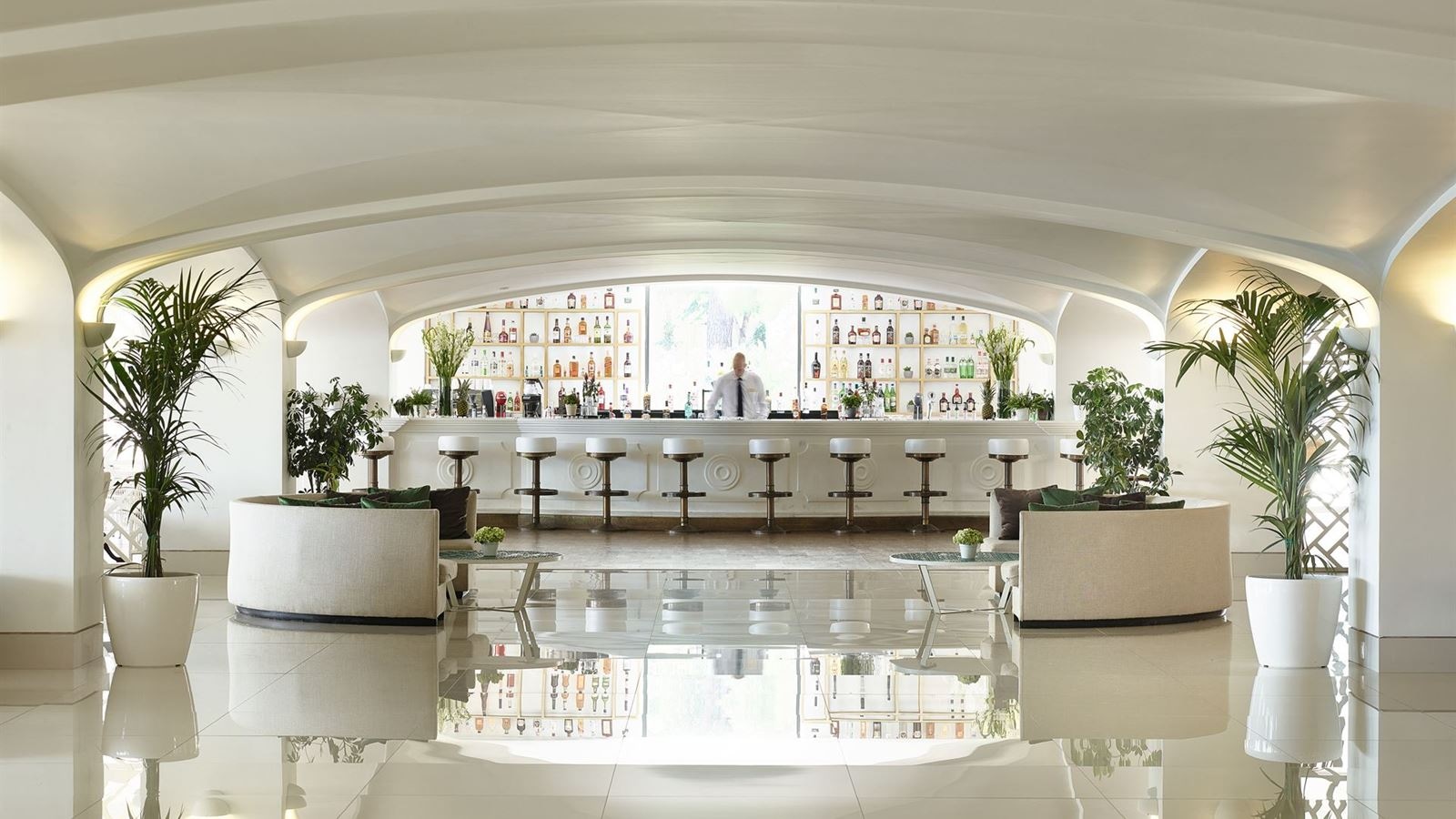 bars-kiparissi-terrace-bar--salon