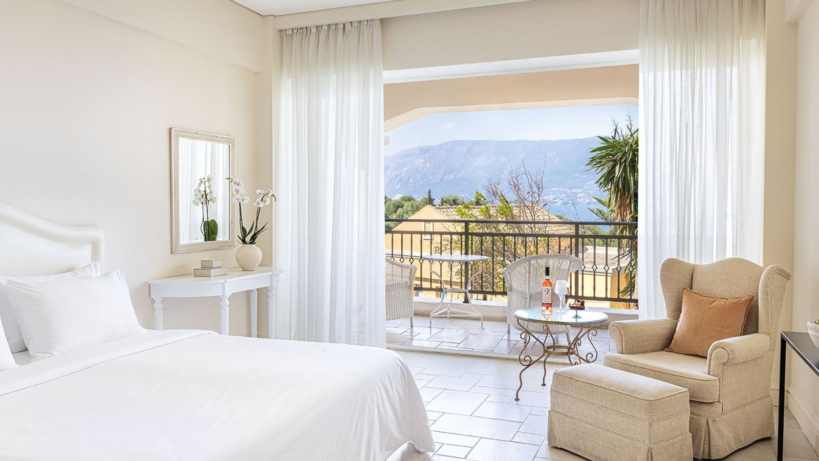 rooms-panoramic-guestroom-sea-view