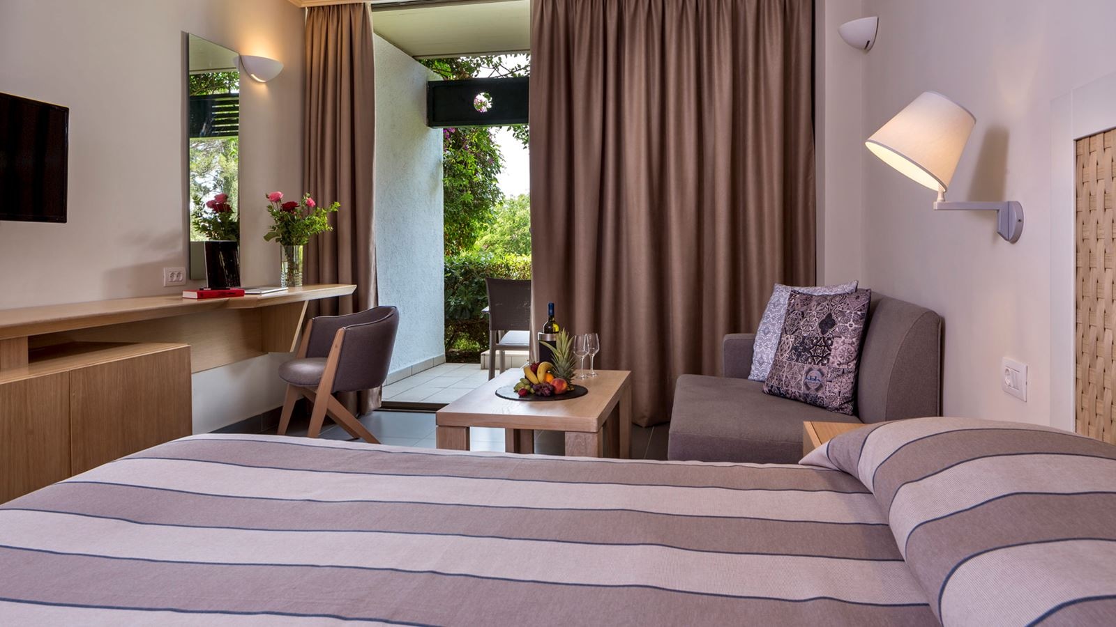 rooms-double-main-building-or-bungalow-garden-view