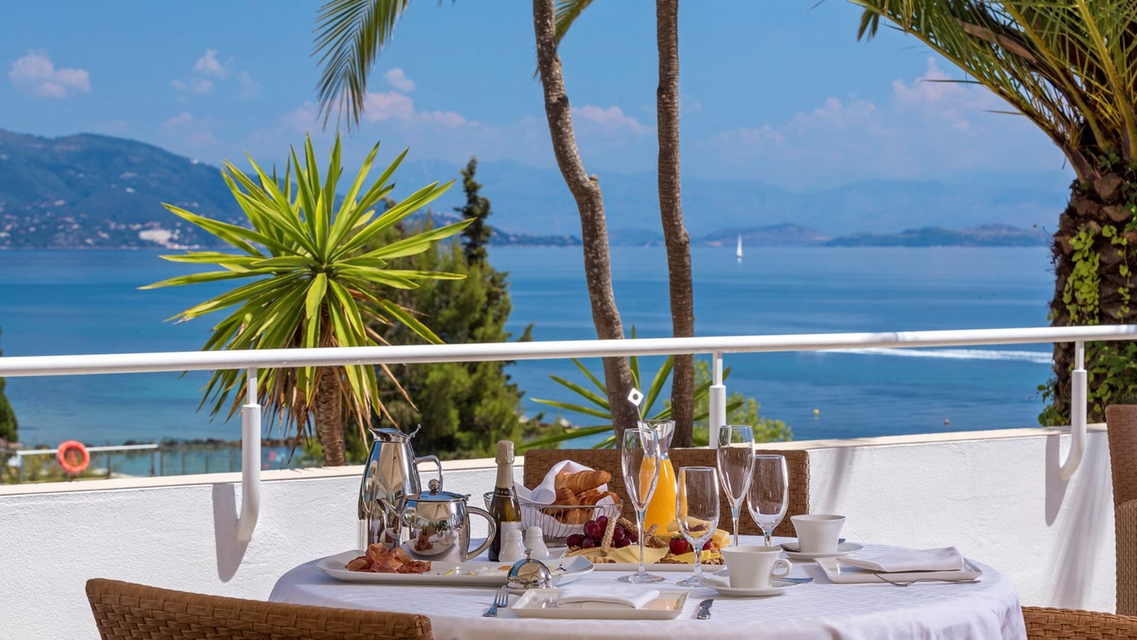 restaurants-asterias-fine-dining