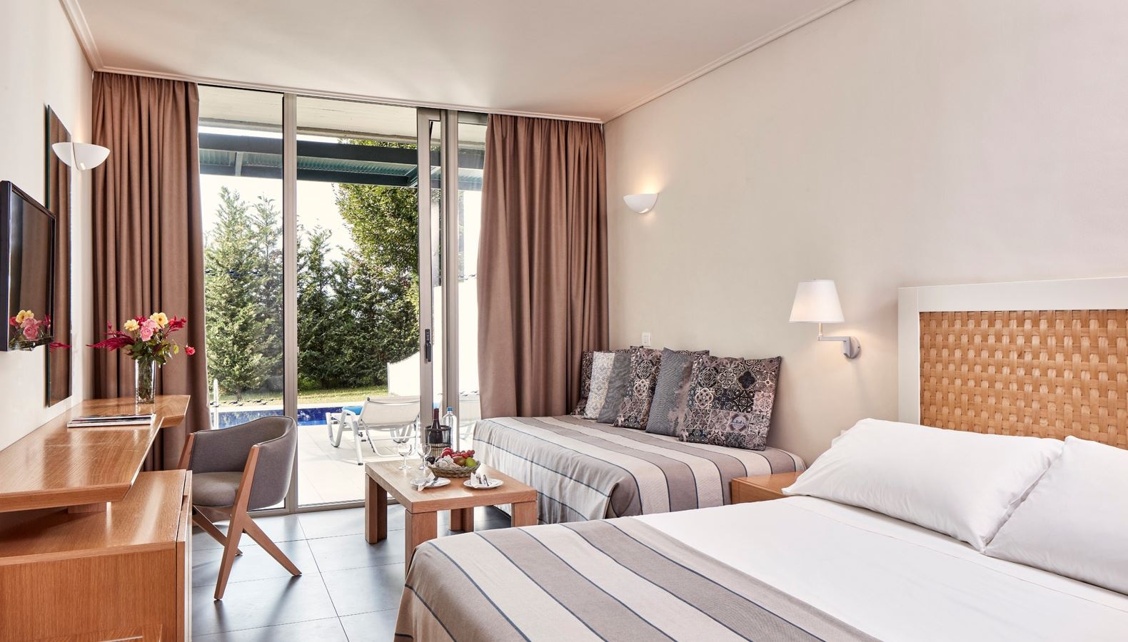 rooms-double-main-building-or-bungalow-garden-view-private-pool