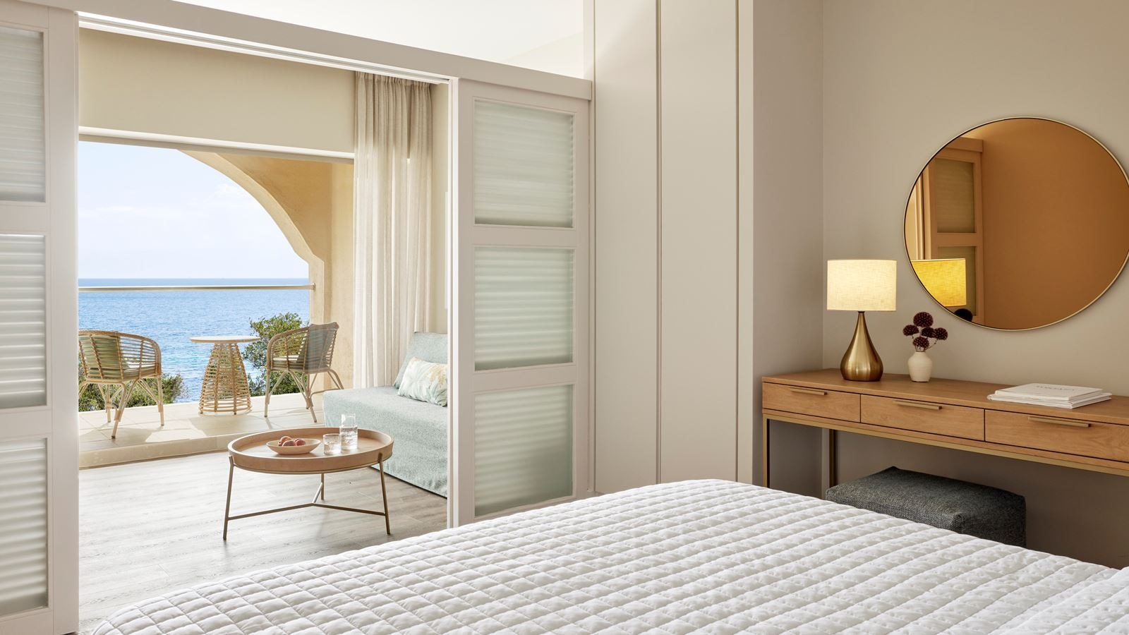 rooms-family-room-sea-view