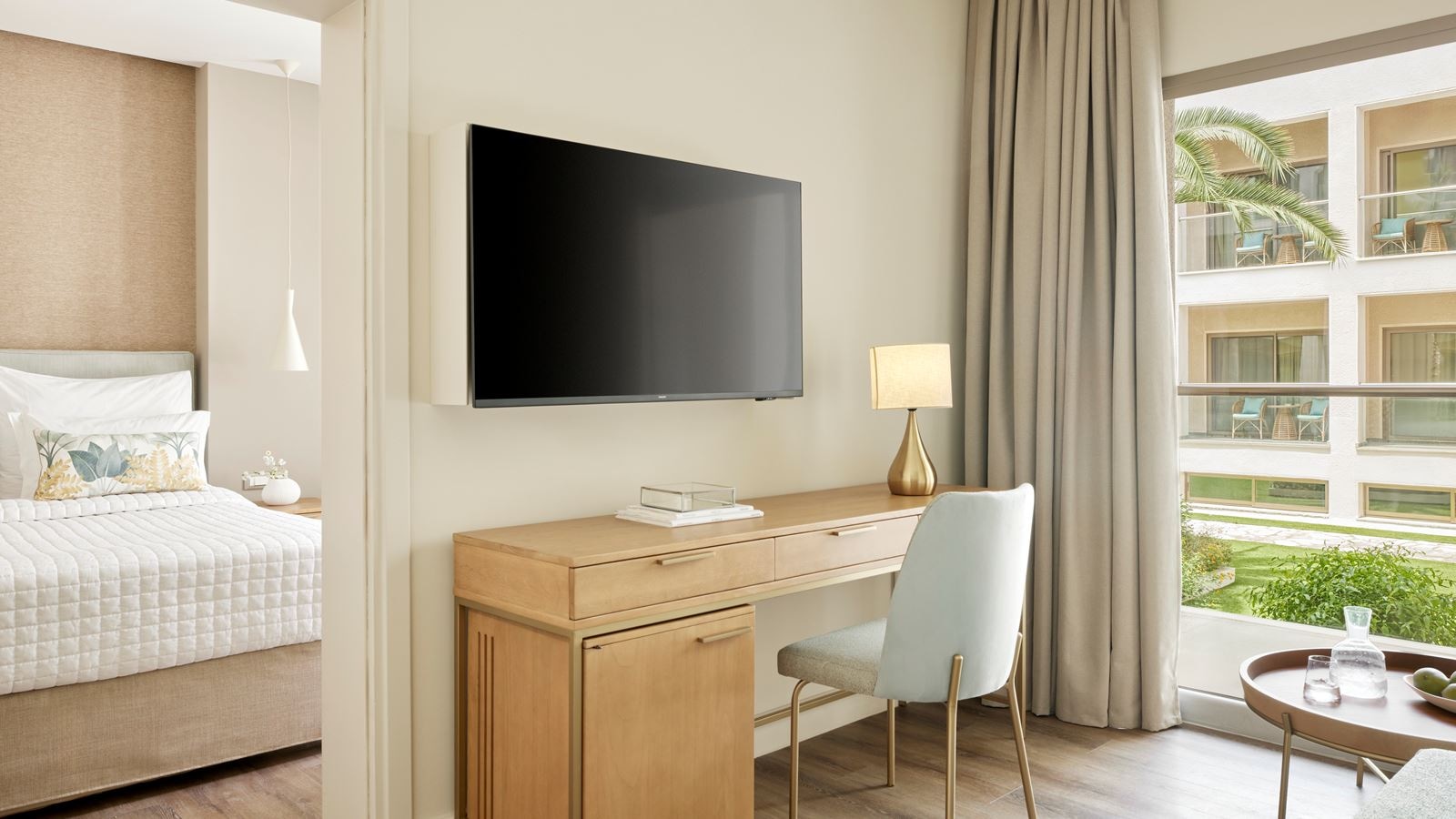 rooms-family-room-garden-resort-view