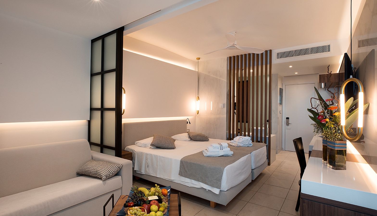 rooms-deluxe-double-land--view-balcony